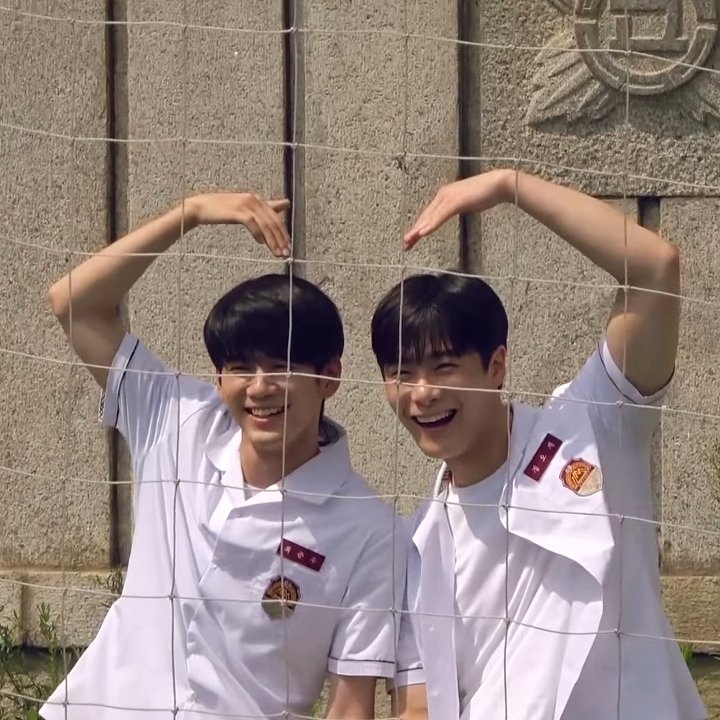 Osw_H2H's tweet photo. Rest in love moonbin😭😭💔 https://t.co/LkNhcxesJn