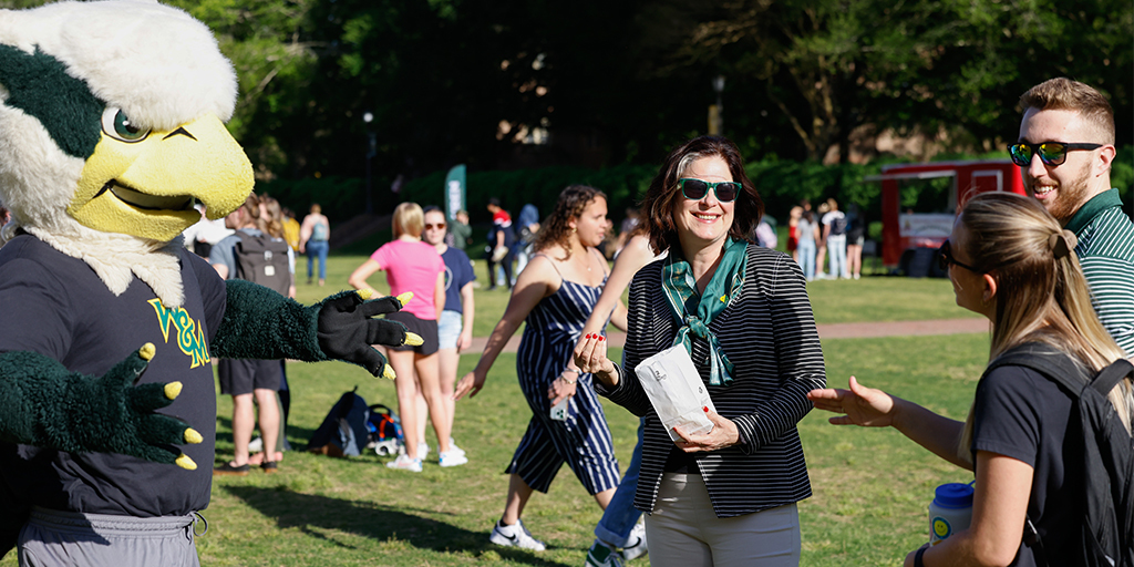 williamandmary's tweet photo. Thank you for joining our 10-year #OneTribeOneDay celebration and investing in our community’s success. Your generosity helps shape an incredible future for W&amp;M. Stay tuned for the final results. https://t.co/r4SLM0qYAI
