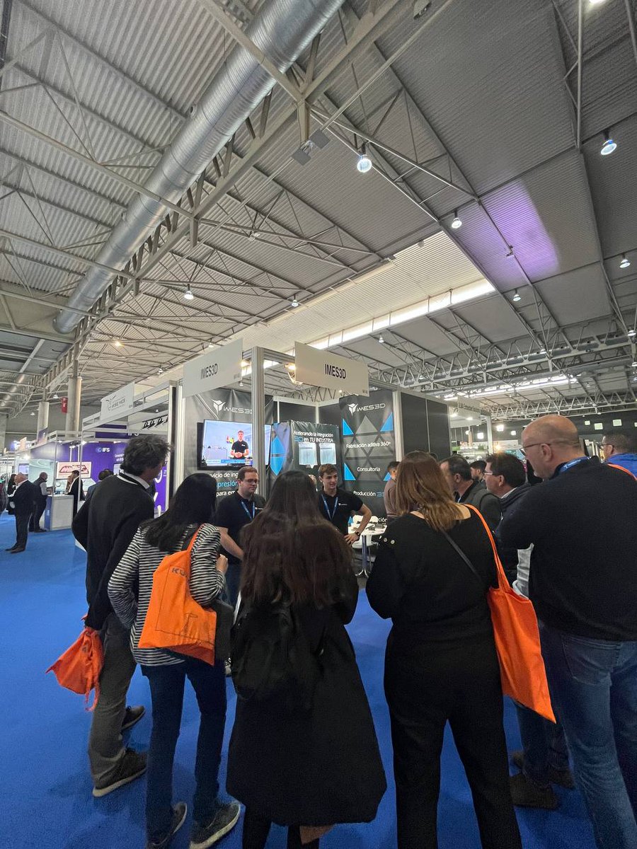 packcluster's tweet photo. 📢Celebrem l’@AdvanFactories amb tour #Innovation on hem visitat els stands dels membres del clúster #IMES3D @IrontechGroup #lutze @taismartfactory https://t.co/dQvCaEISej
