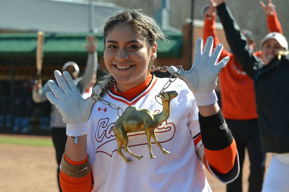 GoCamelsSB's tweet photo. 𝐒𝐞𝐧𝐢𝐨𝐫 𝐒𝐩𝐨𝐭𝐥𝐢𝐠𝐡𝐭 ➡️📸 𝐍𝐨𝐞𝐦𝐢 𝐂𝐨𝐫𝐭𝐞𝐳

Senior Day is this Sunday as we host Radford at 1 PM!

#OnTheClock | #RollHumps 🐪🥎 https://t.co/AFGZRc73fc