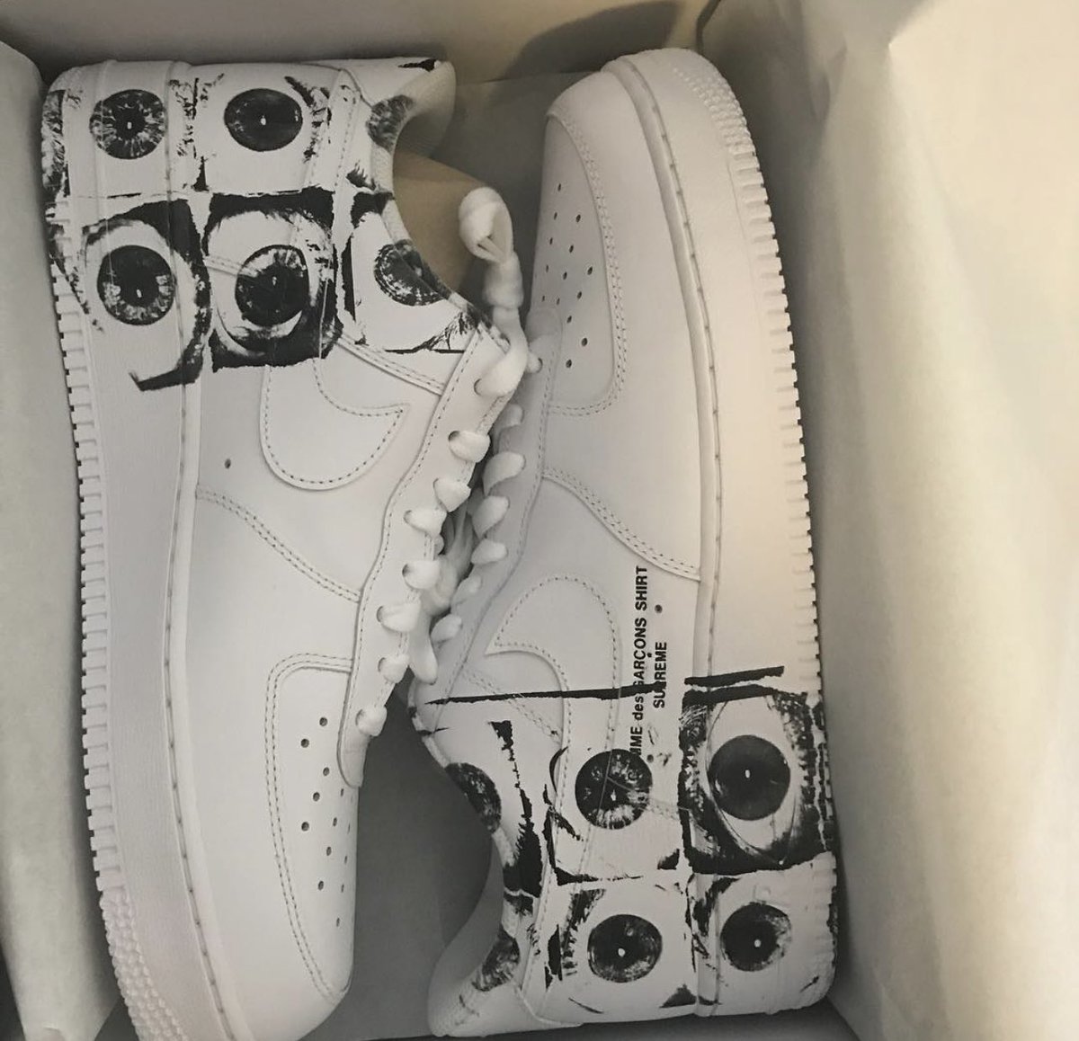 Junglegsus's tweet photo. @atmos_usa I actually did wear these to see my fav artist (third eye blind) size 10.5 . #atmoscollectorsclub #atmosdc https://t.co/vxHiXn7VD0