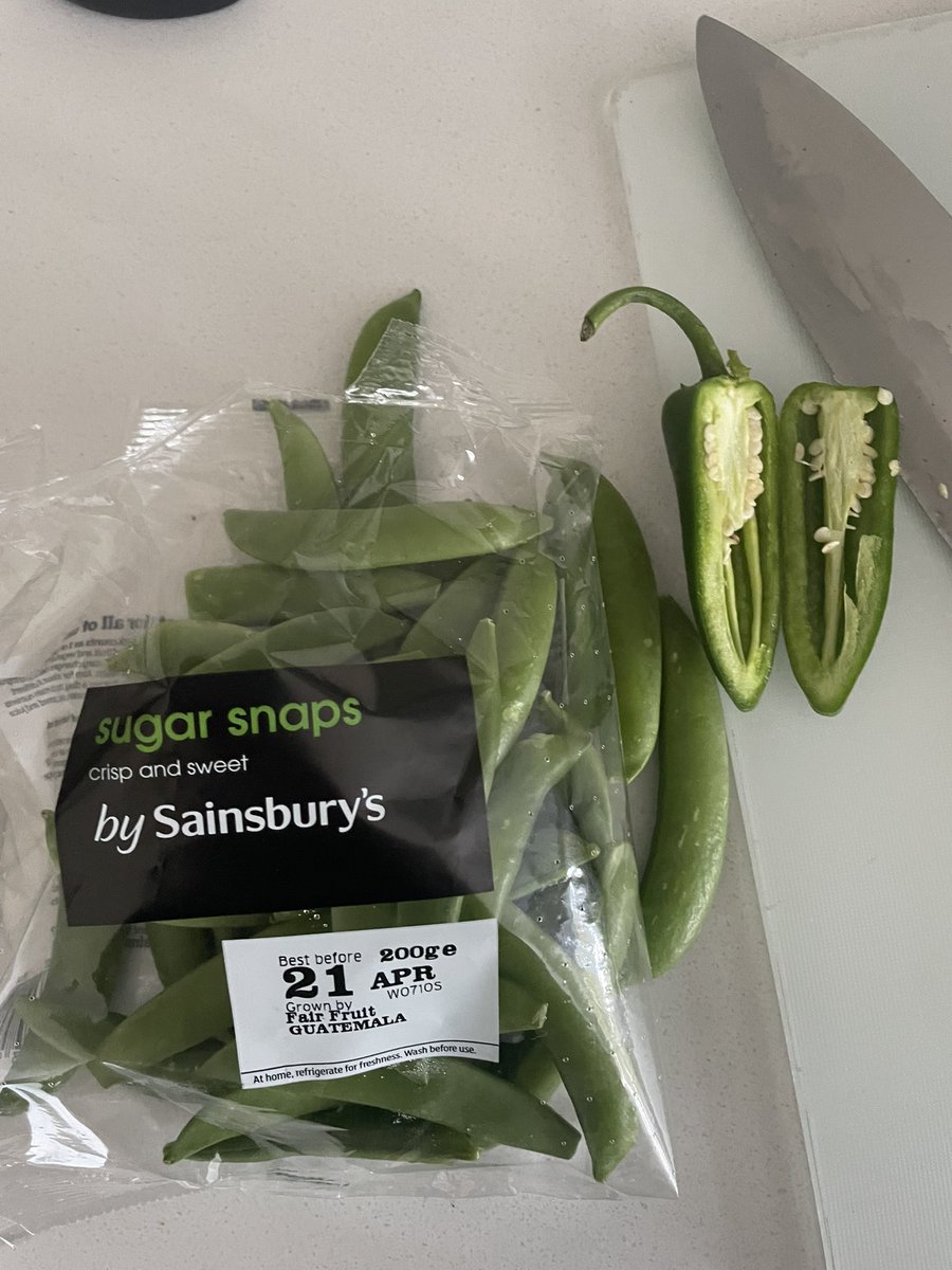 Scrawforth's tweet photo. @sainsburys I have a chilli in my sugar snap peas? 🥵 how did this imposter get in there?! 🌶️ https://t.co/DUGiGjpZK2