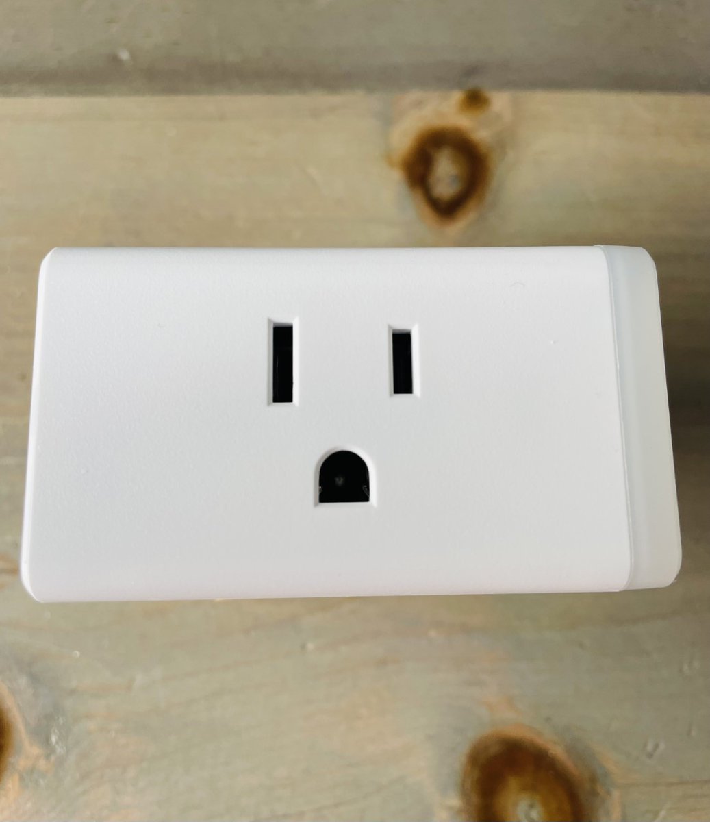 Dagenator's tweet image. This thing has been sitting on our kitchen table for a few days. Am I crazy, or does it seem disappointed? #plugin #anthropomorphism #bummer