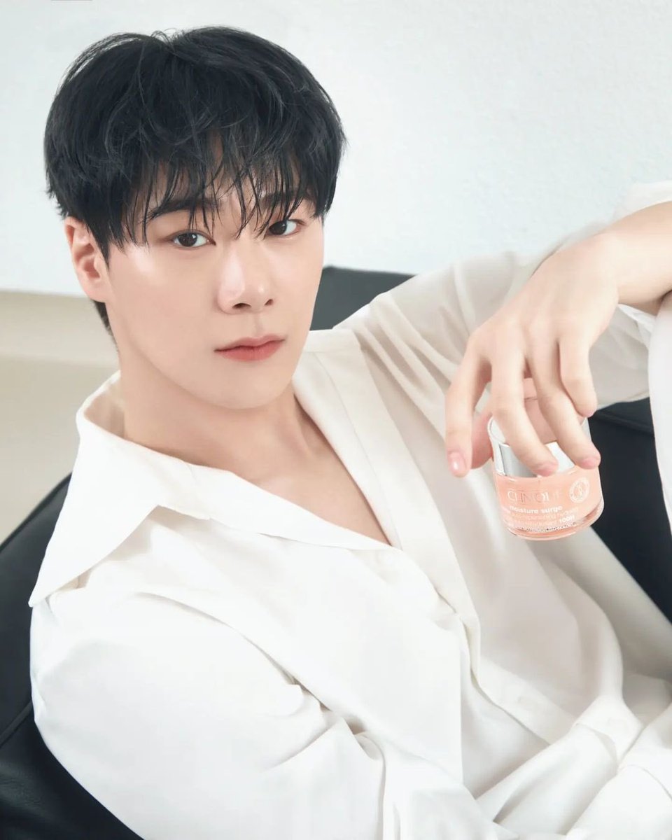 arr_notshine's tweet photo. my deepest condolences to Moonbin, his family, friends, group member and Aroha. Rest In Peace Moonbin 🥀 https://t.co/3pW3vCBeYZ