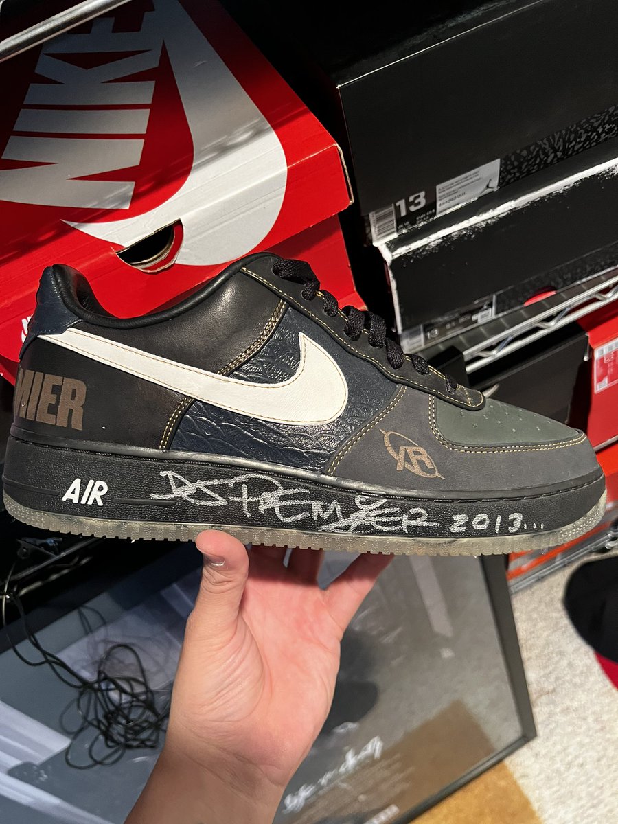 losodelfresco's tweet photo. @atmos_usa Wearing my DJ Premier Air Force 1s from the RIVAL PACK…also met premier in 2013 and he tagged em up sz.13 #atmoscollectorsclub #atmosdc https://t.co/yIc8mhrhdI