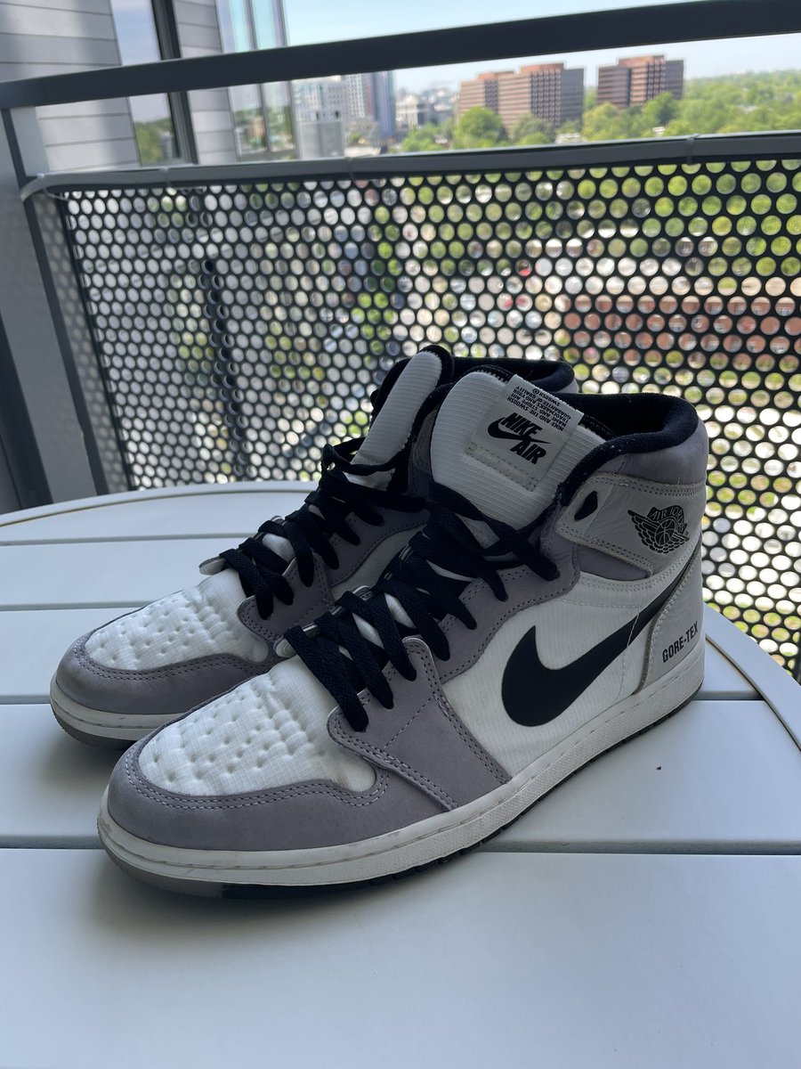 paynefullypat's tweet photo. @atmos_usa For me, it’s about comfort and practicality. AJ1 Gore-Tex Light Bone are a slept on color way with that water proof layer that keeps folks from gettin my feet wet with their drink spills. Plus you don’t gotta Lie, Cheat, Steal to cop em. Size 11.5 #atmoscollectorsclub  #atmosdc https://t.co/PoPqBJiOx7