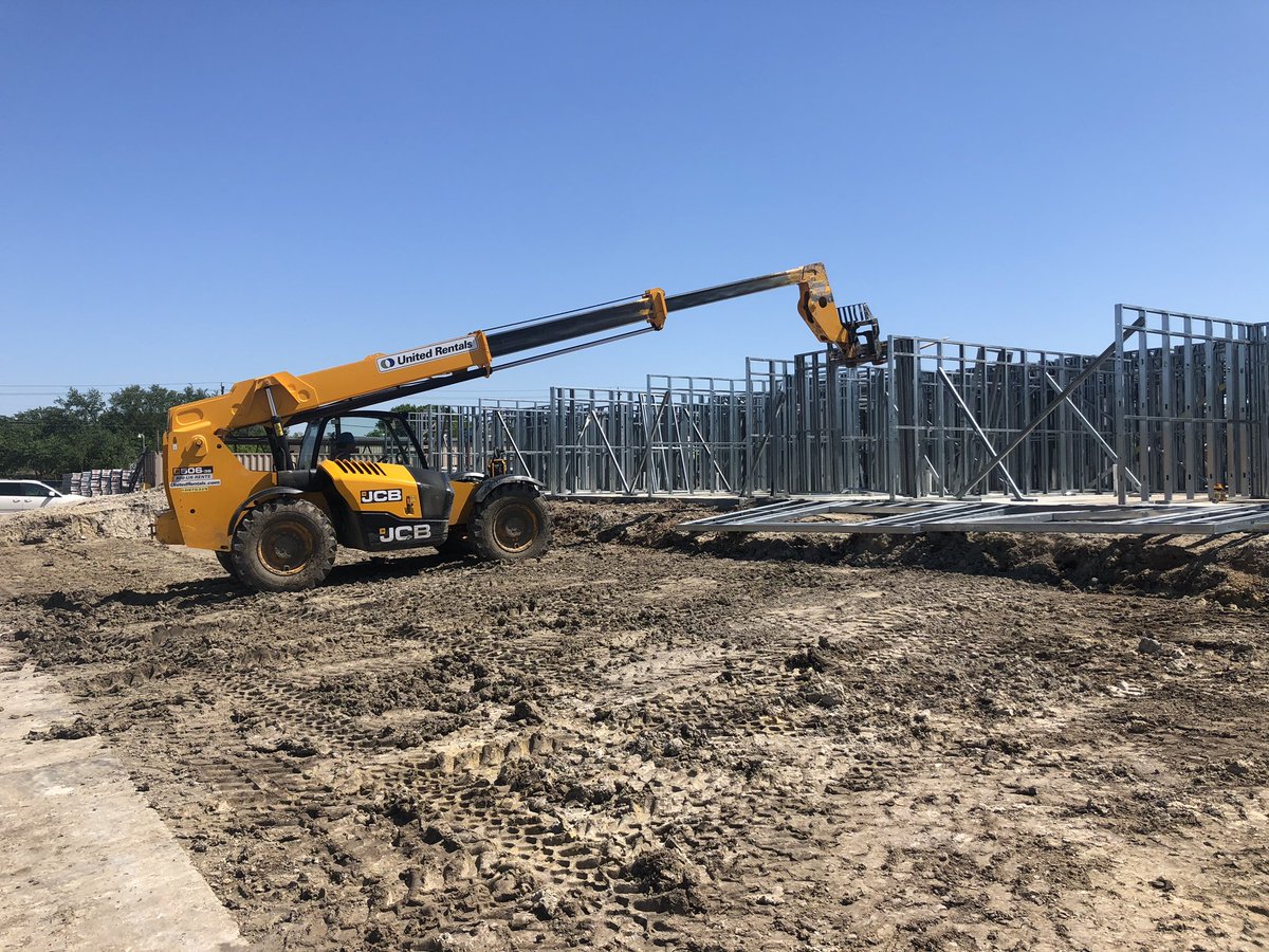 innometalstuds's tweet image. Compared with wood⚖️one of the most common framing material using in industry📑the LGS (Light Gauge Steel) has much high tolerance of straightness and accuracy🔍

#lightgaugesteel #lightgaugeframe #coldformedsteel #archidesignhome