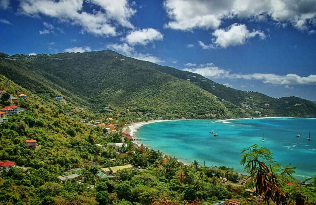 The beautiful and iconic Cane Garden Bay. Popular beach spot and guest destination when visiting the BVI. 🇻🇬🌴☀️

📸 @travelwithpawel 

#bvi #britishvirginislands #wowwednesday #canegardenbay #tortola #vacationdestion #vacationgetaway #bviparadise #paradise #caribbean #OURBVI