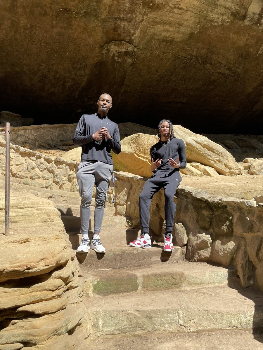 CoachMeach1's tweet photo. Most Popular State Park in Ohio, #HockingHills 🏕️

The ONLY Juco in Ohio with a Hiking Site and NO CLASS on Wednesdays.  📚👍So we utilized  days like today to  get a piece of mind! @HockingBball https://t.co/faDMKlurUr