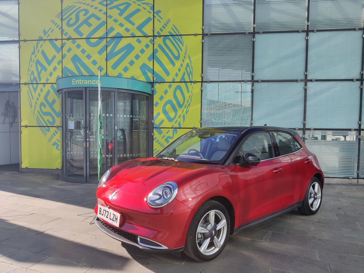 ChorleyGroupEV's tweet photo. Going to the @BeEV_Charging member event at the @FootballMuseum this evening? Take a look at the @GWMORA_UK Ora Funky Cat outside the entrance! https://t.co/2cTAVABvKl