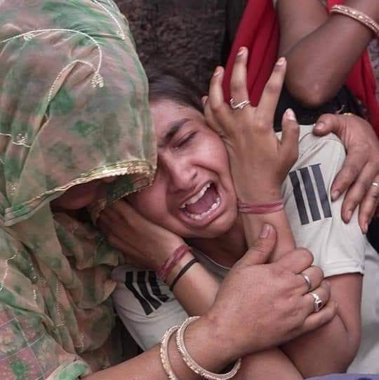 पट्टाशुदा ज़मीन पर मकान बनाने के लिए जान देनी पड़ती हैं इन शहरों में😌
दुखद घटना 😭😭
#रामप्रसाद_को_न्याय_दो