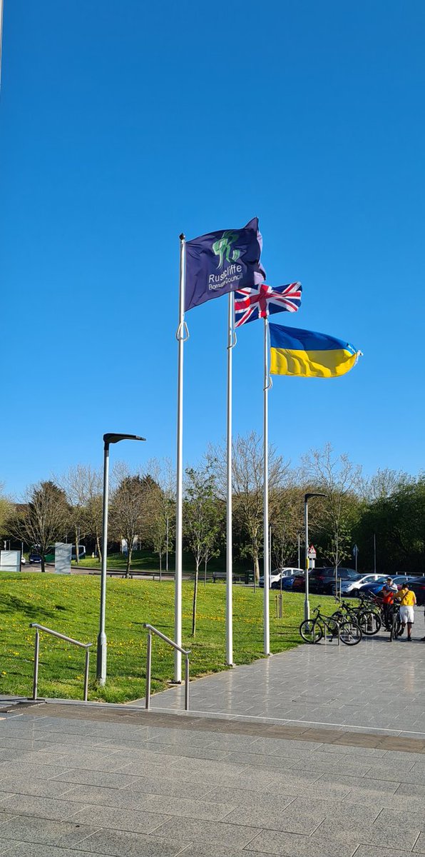 7Markham's tweet photo. Beautiful blue sky but breezy. Mini me in 🏊‍♀️ #rushcliffe #StandWithUkraine https://t.co/H6zfZc4RpX