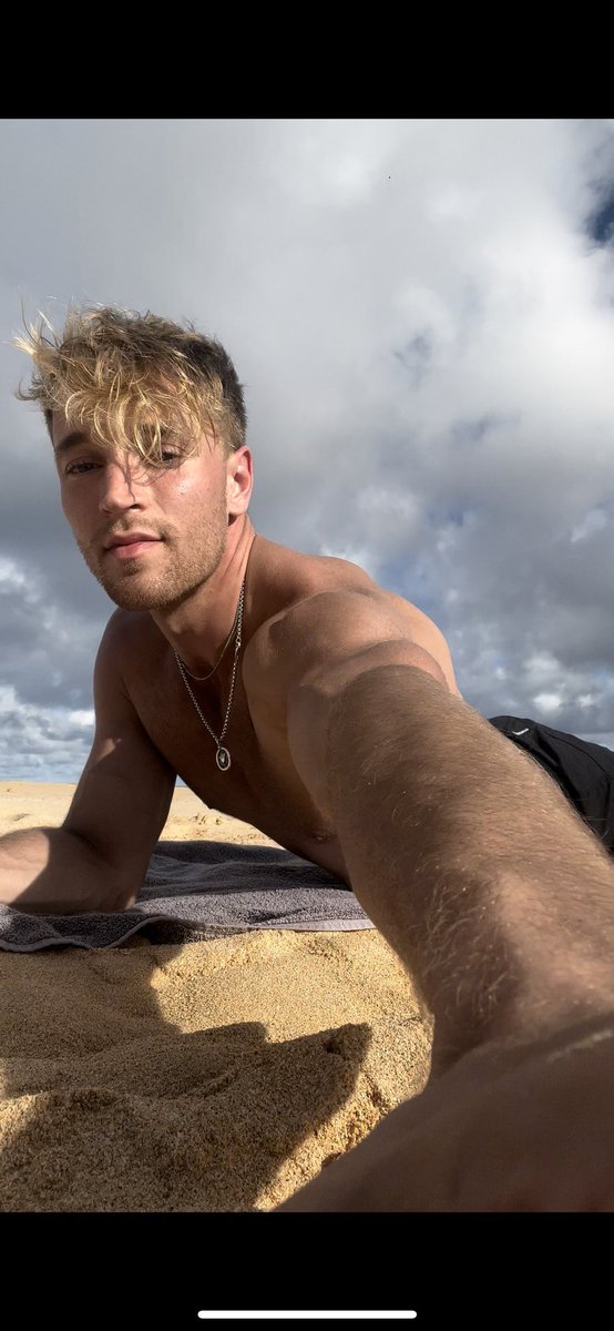 fun_fitboy's tweet photo. Soaking up the rays #beachin https://t.co/HCJcXze7a0