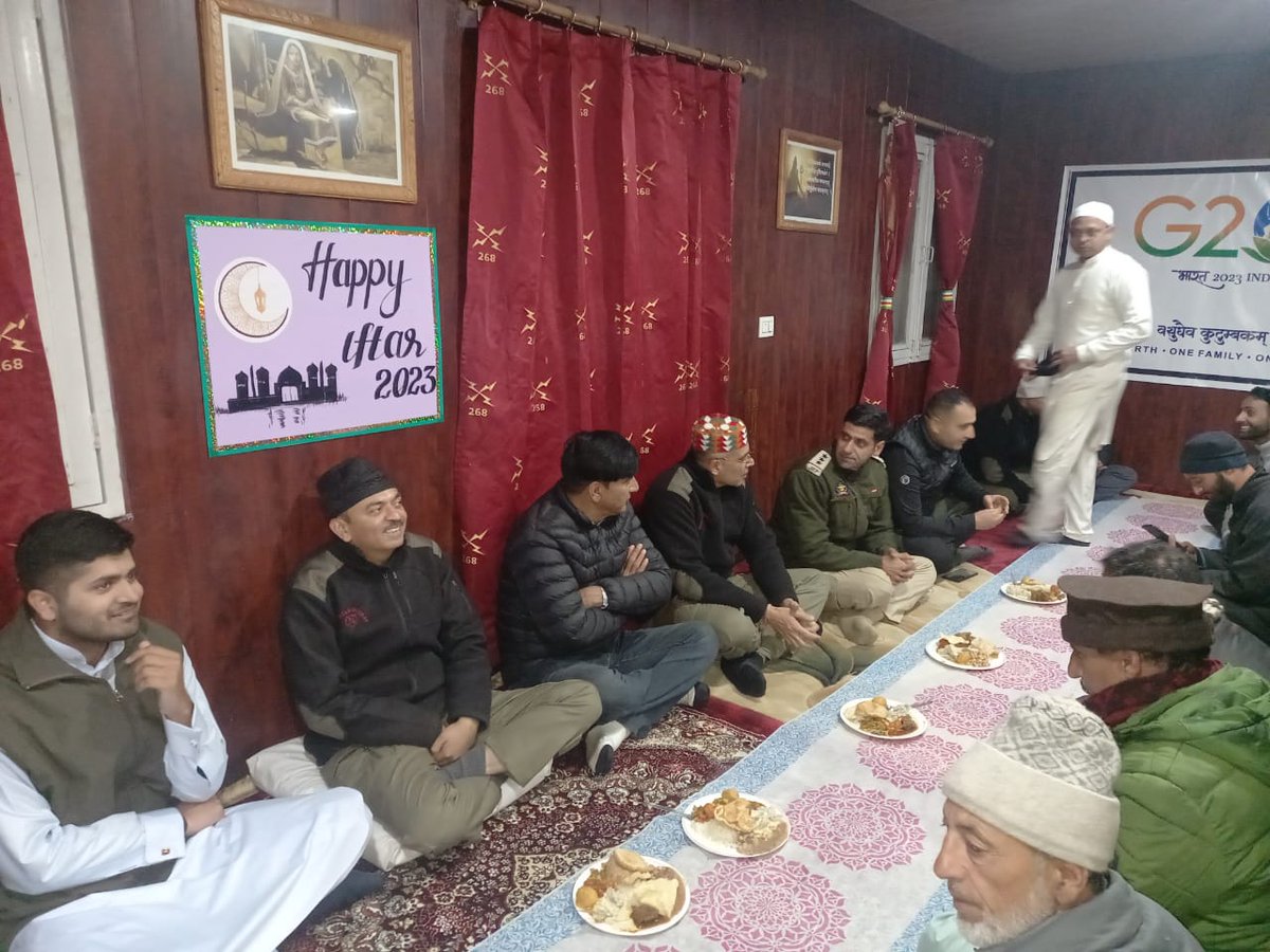 Sentinelofkeran's tweet photo. Indian Army arranged organised  Iftar Party for the local people  of #keran #Kupwara in #JammuandKashmir .
   The event witnessed the attendance of scores of civilians from #Lockeran Kupwara.
  Through these parties and events message of peace is being spread..
#ramzhan
#iftar https://t.co/dws6eMoRgJ