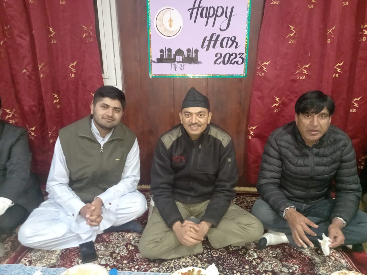 Sentinelofkeran's tweet photo. Indian Army arranged organised  Iftar Party for the local people  of #keran #Kupwara in #JammuandKashmir .
   The event witnessed the attendance of scores of civilians from #Lockeran Kupwara.
  Through these parties and events message of peace is being spread..
#ramzhan
#iftar https://t.co/dws6eMoRgJ