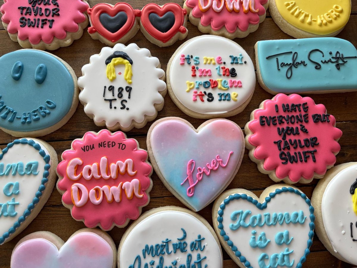 Visit_Pearland's tweet photo. Staying in Pearland for the Eras Tour?  🤠🦋✨

Don't be left wishing you would've, could've, should've ordered these Taylor Swift cookies from My Sweet Obsession Cookies! 

📍 3706 Broadway St.
⏰ 11 a.m. to 5 p.m. from Wed.-Fri., 11 a.m. to 3 p.m. on Sat.

While supplies last! https://t.co/R780pWf9R8