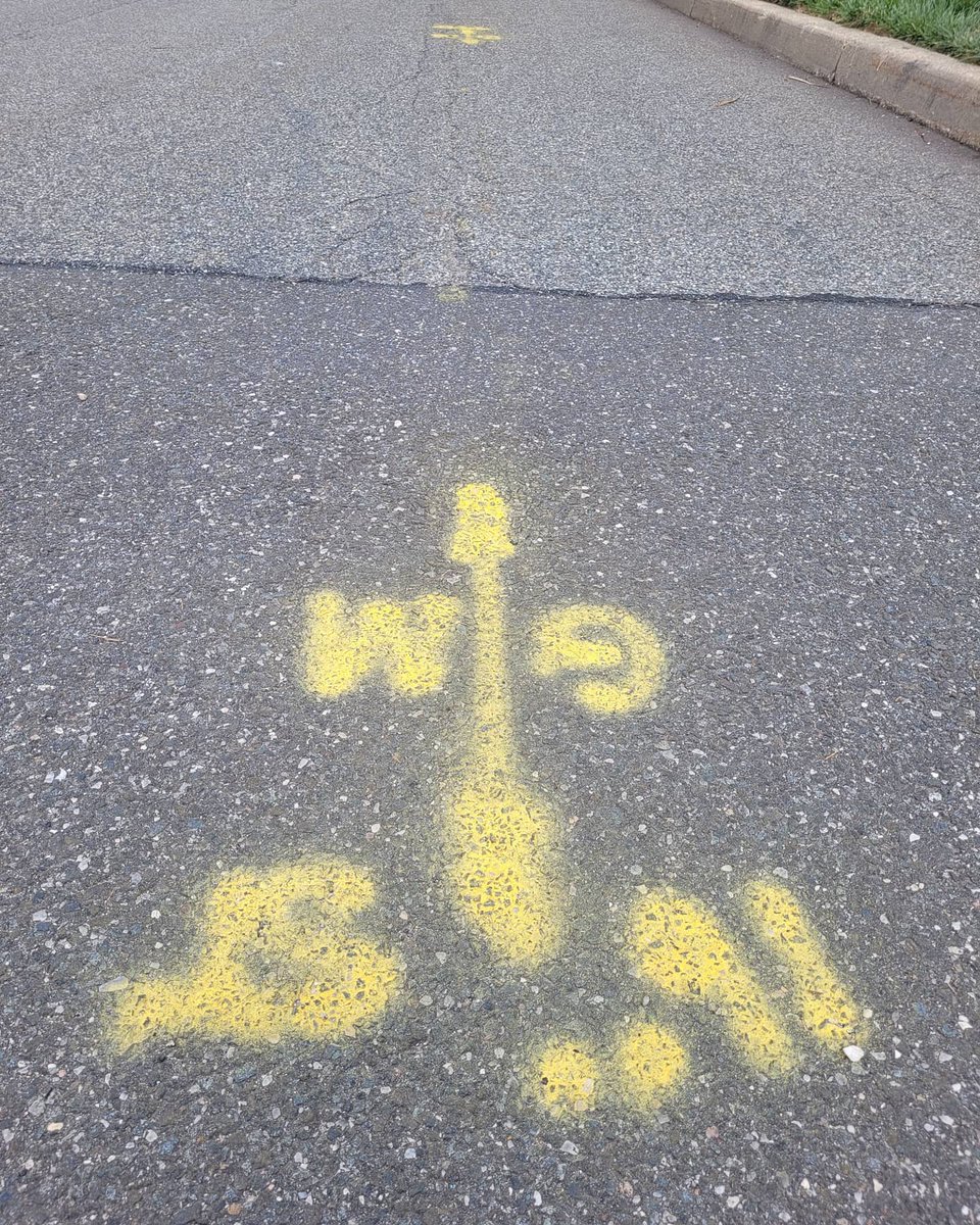 NewYork811_Rep1's tweet photo. Being able to see these paint markings and/or flags will give you the knowledge of what utilities are below and will prevent you from damaging them while also keeping you and the public safe! #ClickorCallBeforeYouDig #aprilsafediggingmonth #safetyisinyourhands https://t.co/HeMIcIpiH9