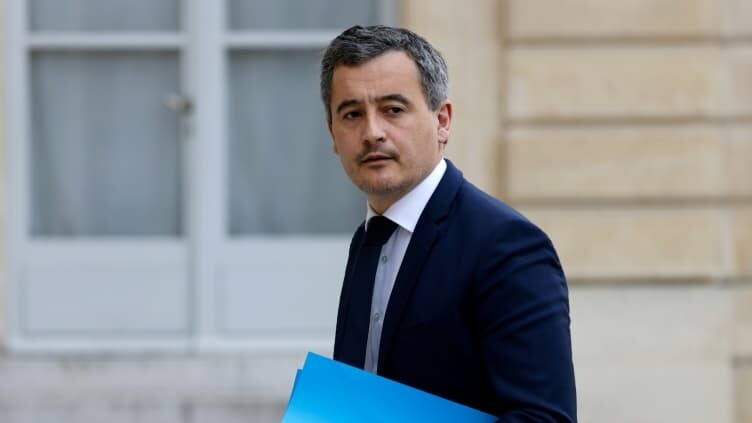 BFMTV's tweet photo. 🔴 ALERTE INFO
Permis de conduire: Gérald Darmanin annonce la fin des retraits de points pour les petits excès de vitesse en 2024
https://t.co/7SvO74SPA2 https://t.co/2elHyB7i6G