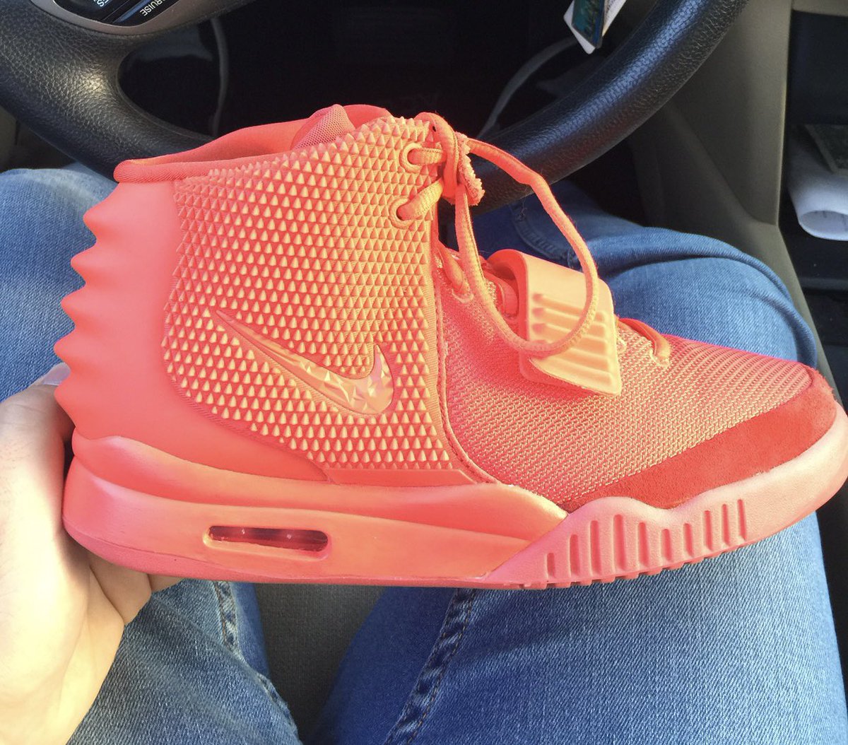 xsvfe's tweet photo. @atmos_usa Red Octobers to see Kanye. His concerts are spectacles. #atmoscollectorsclub #atmosweb 10.5 https://t.co/zpnmwsS9MJ