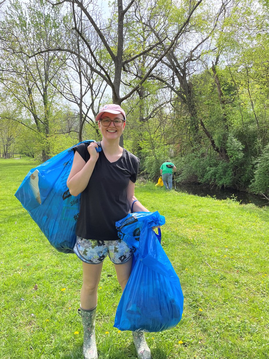 PotomacCommis's tweet photo. A great group of folks joined us on Sunday for a #PotomacCleanup in Frederick, MD. We hauled 500 pounds of trash out of the stream/park, including a giant teddy bear๐งธ, a coat rack๐งฅ, and 5 shopping carts๐. Great job, everyone!
@FredCityGovt @cofsustainable https://t.co/UbsUn5Pfbi