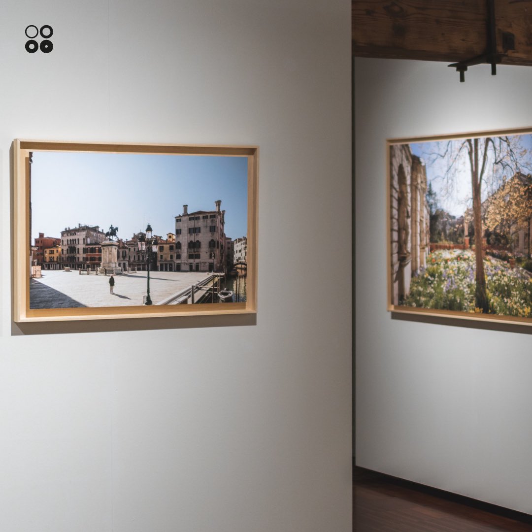 Al primo piano di Stanze della Fotografia è possibile immergersi in una Venezia sospesa fra passato e futuro, vista con gli occhi di Alessandra Chemollo.

La mostra nasce dal volume “Venezia. Alter mundus” edito da <a href="/MarsilioArte/">MarsilioArte</a> 
⁠
🌐 Info: lestanzedellafotografia.it
