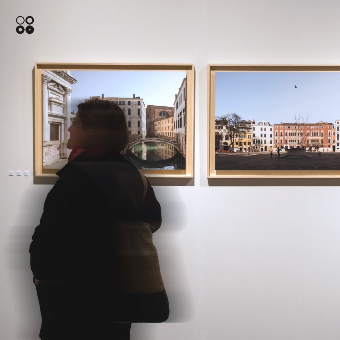 LSdF__'s tweet photo. Al primo piano di Stanze della Fotografia è possibile immergersi in una Venezia sospesa fra passato e futuro, vista con gli occhi di Alessandra Chemollo.

La mostra nasce dal volume “Venezia. Alter mundus” edito da @MarsilioArte 
⁠
🌐 Info: https://t.co/AxKij0Ctd9 https://t.co/TlQ0NZJO4C