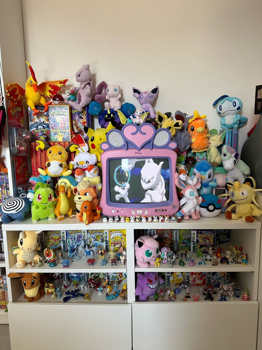 MewJes's tweet photo. My happy place ❤️ 
#Pokemon https://t.co/XGIZW0ZJZP