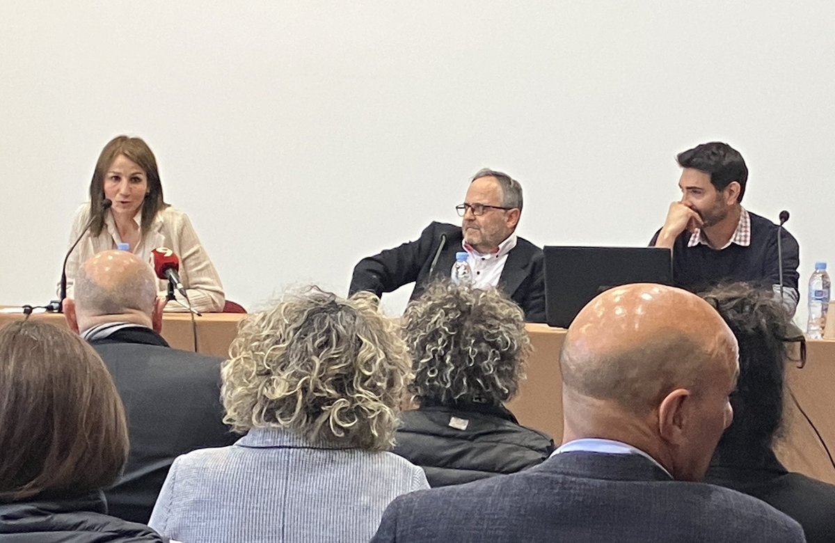 AngerriConsult1's tweet photo. En un món amb grans empreses, hi ha projectes “amb ànima”: la fidelització dels clients del comerç de @TargetaUrbana 

Un esforç de 10 anys que avui ha aplegat alguns dels 87.000 amics. Un plaer retrobar-vos i compartir-ho amb tants bons professionais #ComerçUrbà https://t.co/DTb7RQP4Nx