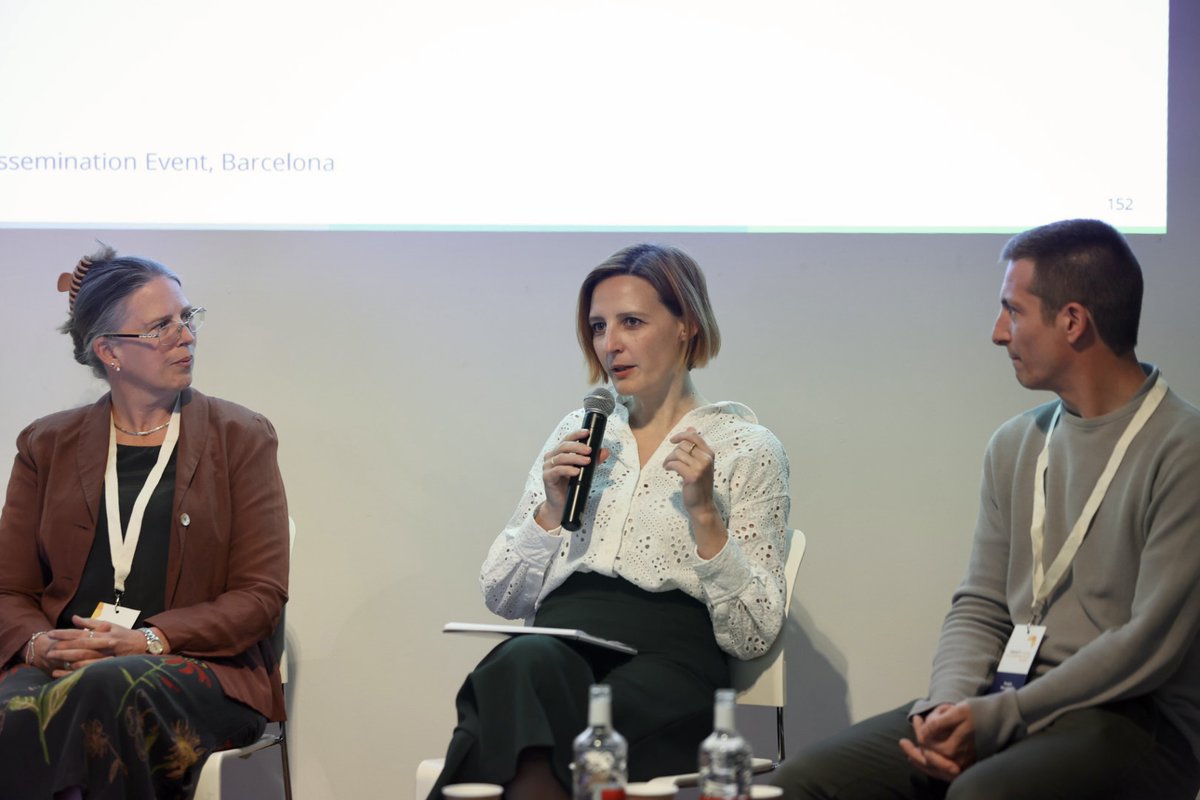 SMARTY_EU's tweet photo. Roundtable on #Digitisation for Green Transition &amp; #Sustainability followed. Bill Macbeth, Managing Director of @TextileCentre and experts from Slovenia, Lapland, Leeds and Catalonia discussed how digitisation can help us achieve sustainability goals.

@interregeurope https://t.co/Fhu5j1Fnsi
