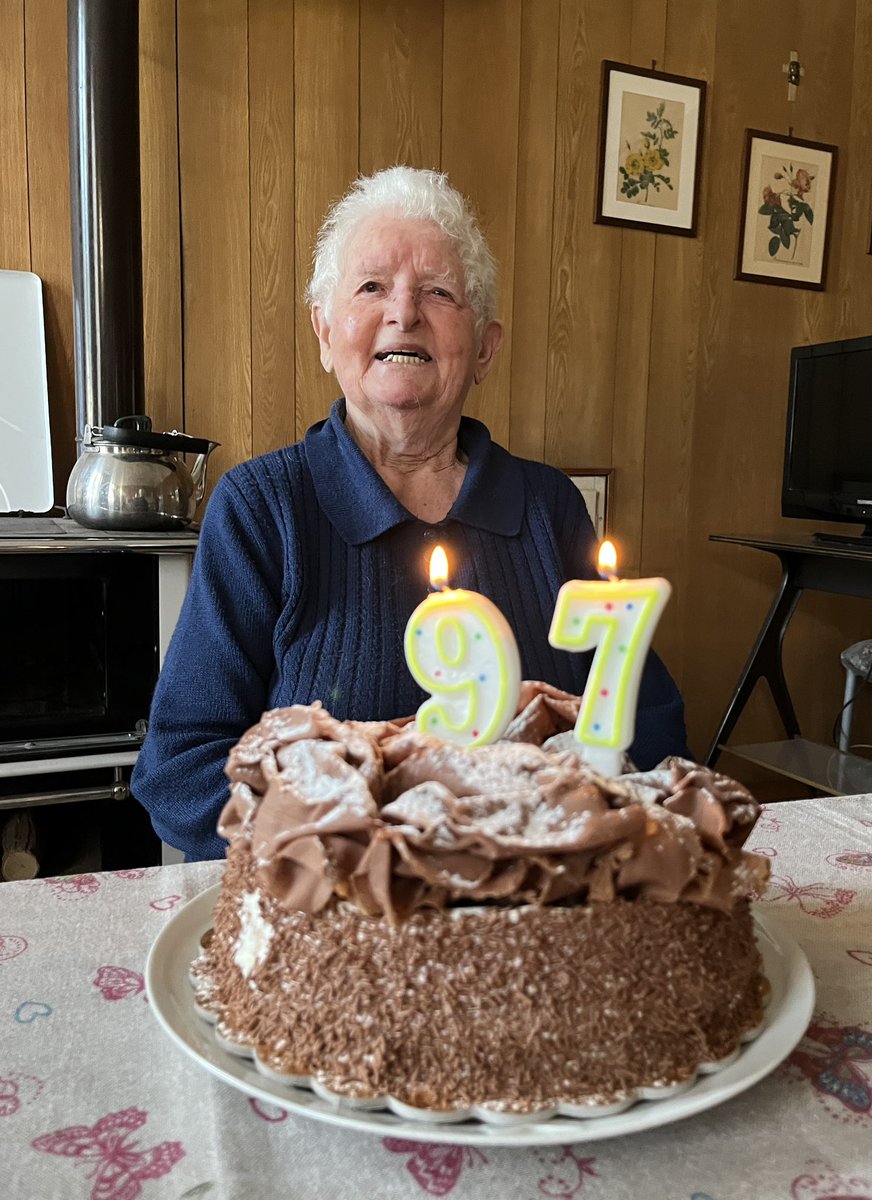 EmmeR23955796's tweet photo. Tanti auguri nó 🎂
#HB97 https://t.co/caBjv81k6I