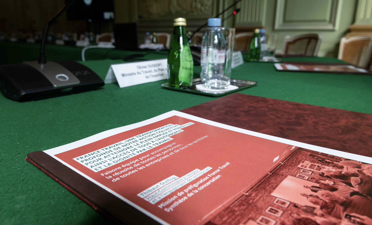 Échanges très constructifs avec <a href="/olivierdussopt/">Olivier Dussopt</a> et l'ensemble des forces vives de l'insertion, de la formation et de l'emploi qui ont participé activement à la concertation.
10 enjeux clés, 99 propositions concrètes pour bâtir le réseau France Travail ensemble !