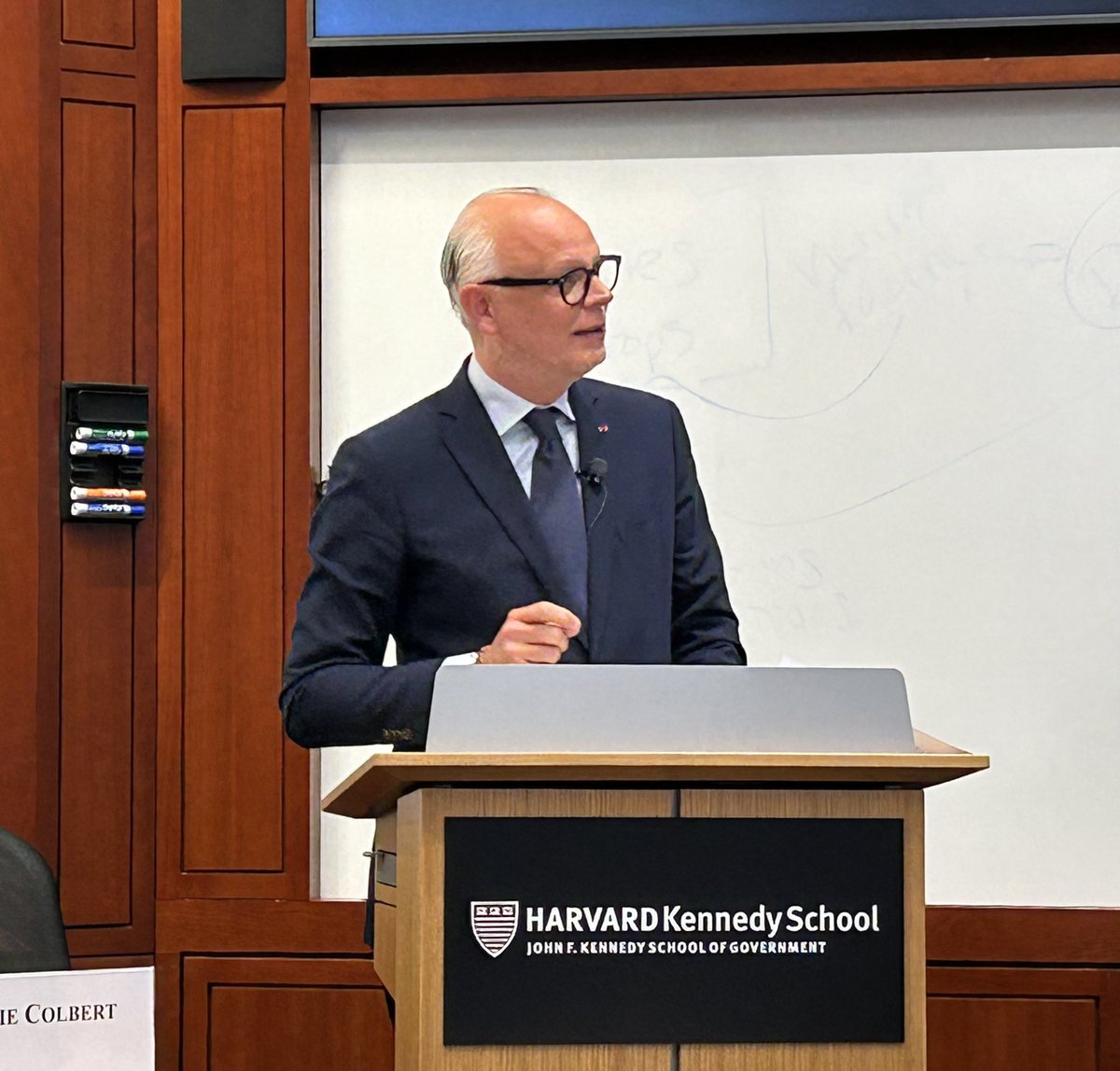 FranceinBoston's tweet photo. Conférence passionnante à la @Kennedy_School avec @EPhilippe_LH sur le rôle de la France dans le monde et au sein de l’Union européenne. Il nous a rappelé les liens étroits et historiques qui unissent la France et les États-Unis. @BelferCenter https://t.co/74lqzL0ZtR