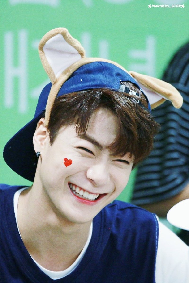taellywoo's tweet photo. In shock from the news. Astro may not be my ult anymore but they reintroduced me to kpop after so many years of being inactive. Rest in peace, Binnie. We love you so much 😭 #ASTRO #MOONBIN https://t.co/TEM26FqXEy