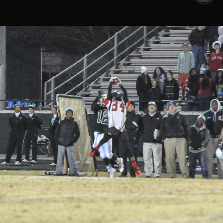 brandon_boutit's tweet photo. I’ll never forget how @BHSCoachHales &amp; @heycoachlj had me wearing 84 playing corner on varsity 😭😭. Been a 🐶 https://t.co/zDjYNLzMjW