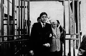 ccabanillas's tweet photo. Alan García conoció a su padre en una mazmorra de El Sexto. Treinta y cinco años después, cerró la prisión llevándolo del brazo. García Ronceros pasó cinco años en El Sexto, sin juicio ni acusación. Quizá en ese episodio esté la explicación de su decisión
https://t.co/yzpLZKxCSX https://t.co/J1JOTYmmnI