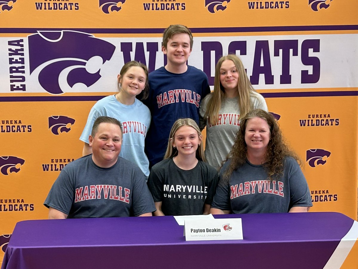 StlComets's tweet photo. Congratulations @DeakinPayton for signing today to play at Maryville University! We are excited to watch your success at the next level!!!🥎☄️💪 https://t.co/lR5pkd5gEo