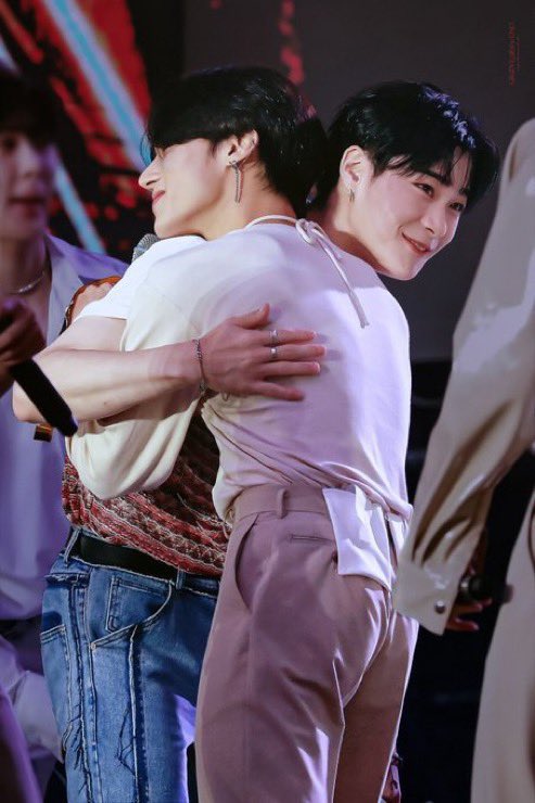MySan1006's tweet photo. sending my deepest condolences to his family, friends and fans. Rest in Peace Moonbin 🥀 https://t.co/iIXr7Nj1Pw