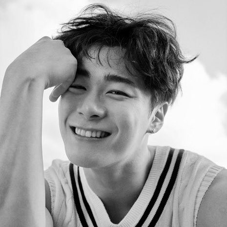 choquei's tweet photo. 🚨VEJA: Moonbin, integrante do grupo ASTRO, foi encontrado morto aos 25 anos. https://t.co/lvjI8ldRIs