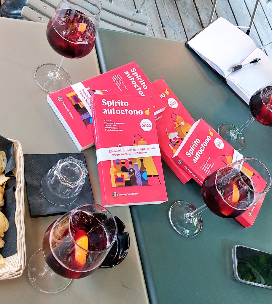 Marco_K18's tweet photo. La guida SpiritoAutoctono 2023, la 1a guida dedicata agli spirits italiani! @TouringClub e Anam Communication
dal 19 al 26 Aprile
Lo #sprizt @Scintilla di Paolo Scotti, quando il #covid è un opportunitá
Se ti manca il #Prosecco c'è il #Lambrusco
#mixology #enonauti #spirits https://t.co/oTUw8HPwEt