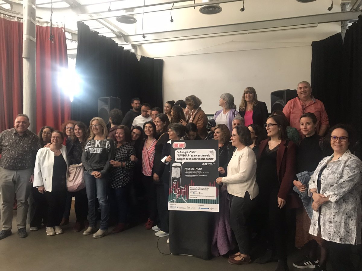 CSSBE_CAT's tweet photo. Foto de família dels membres dels Comitès del #V_CSSBE.
Comtinuem treballant perquè l’any 2024 el Congrés de Serveis Socials Bàsics i Especialitzats sigui un lloc de trobada, d’intercanvi de coneixements i de navegar en els marges de la intervenció social. https://t.co/w5eGnFkAyH