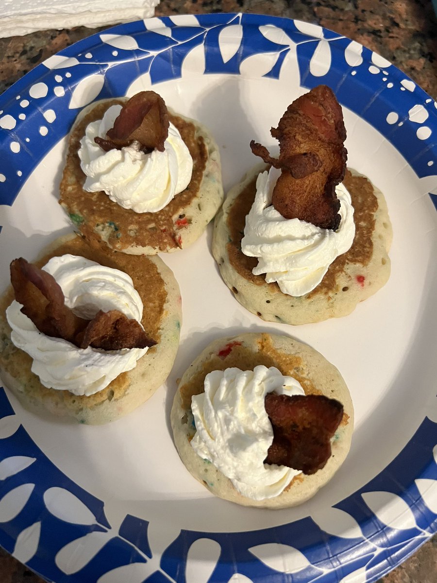 BBN_Bucky's tweet photo. If we get pancakes 🥞 and bacon 🥓…  
… our puppies get them too …
…
#Dogsarefamily #food #love #Life #dogsoftwitter https://t.co/dILEpMrDRO