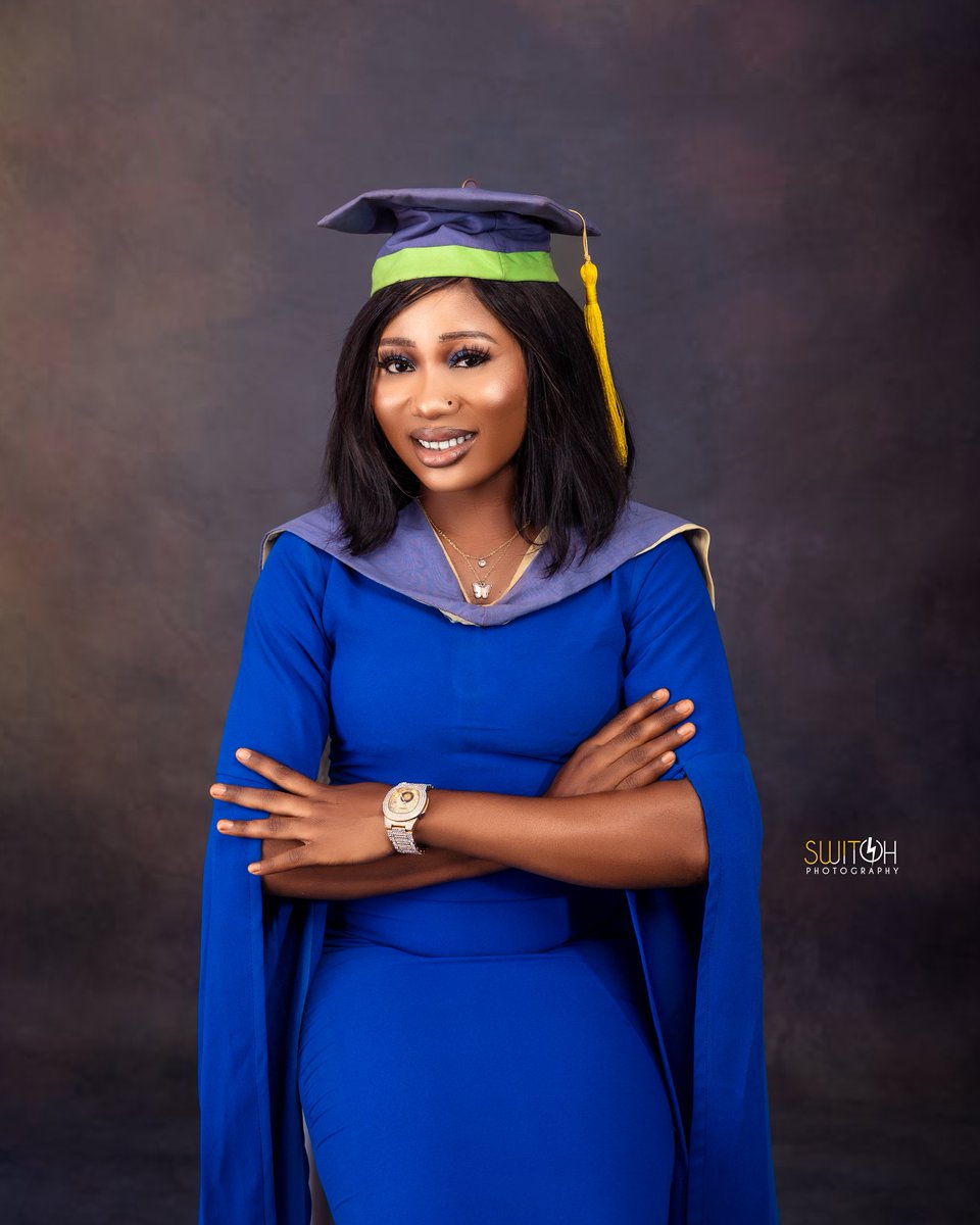 NikkieBella8's tweet photo. Officially a #graduate ... B.A FRENCH BAGGED
#First graduate of the house
#eksuconvocation
#convocation2023
#graduate
#BA https://t.co/qt3jYOWo7R