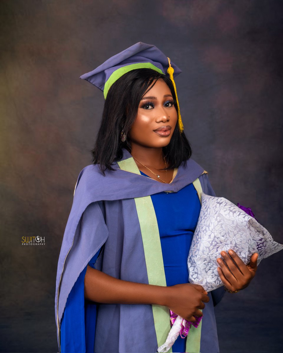 NikkieBella8's tweet photo. Officially a #graduate ... B.A FRENCH BAGGED
#First graduate of the house
#eksuconvocation
#convocation2023
#graduate
#BA https://t.co/qt3jYOWo7R