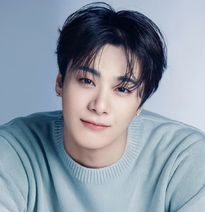 ASTRO's Moonbin has passed away at the age of 25.

Sending my sincerest condolences to his family, friends, and fans. May his soul rest in peace🙏🏻