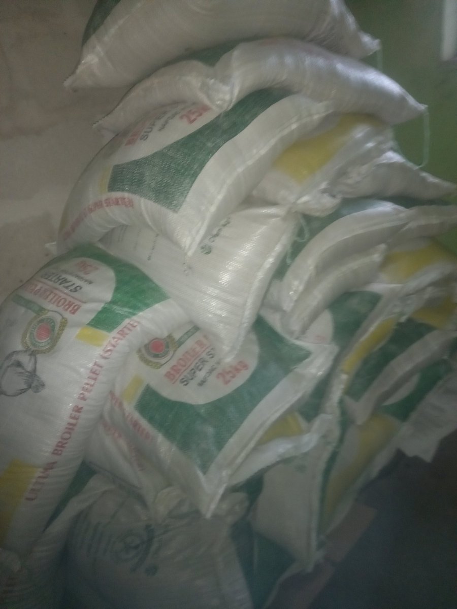 Ada03034802's tweet photo. Here we go again...feed down... https://t.co/1PQiWWiHNY