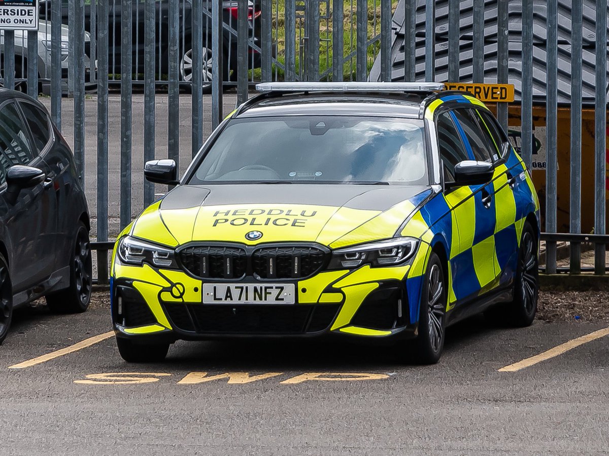 valleys_999's tweet photo. South Wales Police driver training unit have recently taken delivery of this ex-demonstrator BMW M340i. It has been re-outfitted with a fresh livery and light set up, and seriously looks the part! Can’t wait to catch this out on the road https://t.co/fZBhUNcnp3