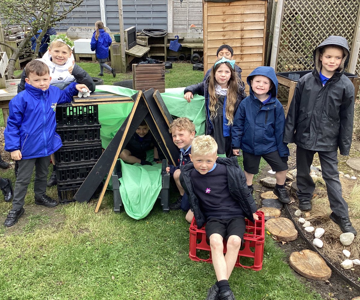 JCAWakefield's tweet image. Year 1 are enjoying immersing themselves in the vocabulary, characters and settings of our new core text: Leaf. @JCAReading #lovetoread #finemotordevelopment #learningthroughplay