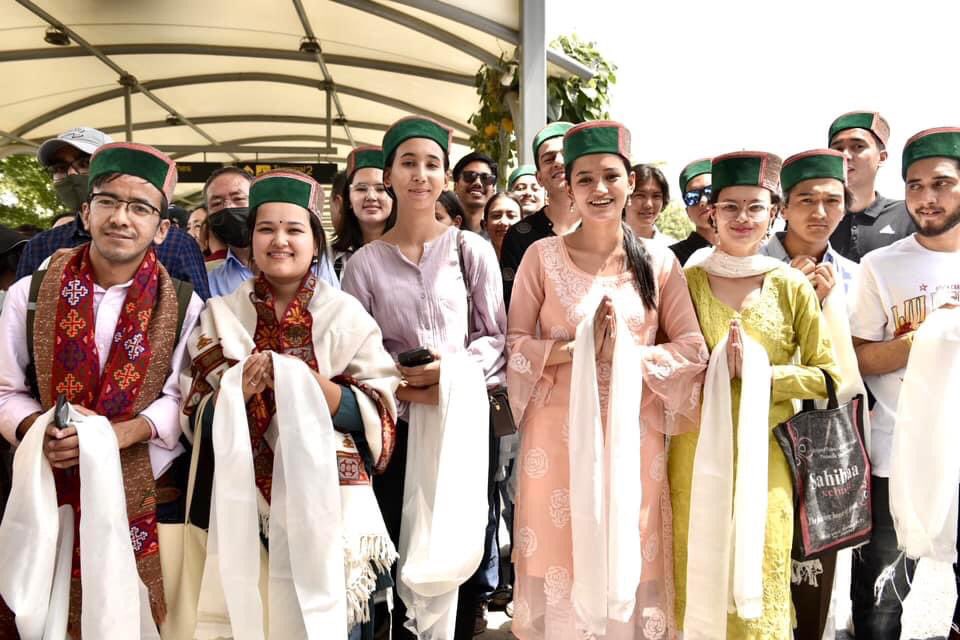 His Holiness the 14th Dalai Lama arrives at New Delhi, India earlier this afternoon to attend the Global Buddhist Summit 2023. Upon his arrival at Indira Gandhi airport, he was welcomed &amp; greeted by thousands of Tibetans &amp; Himalayan region devotees. 
#GlobalBuddhistSummit
