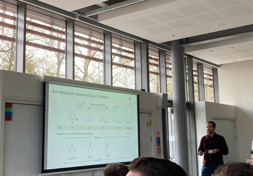 And in the afternoon  our #Na      Maestro @antorna @DCBPunibern presented his latest work on #organosodium chemistry  at  #Dalton2023 #MainGroupChemistry session!  Well done Andreu!!