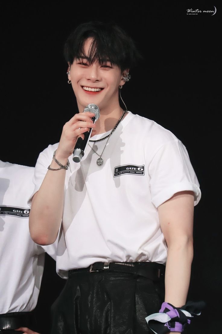 ASTRO üyesi Moonbin evinde ölü bulundu.